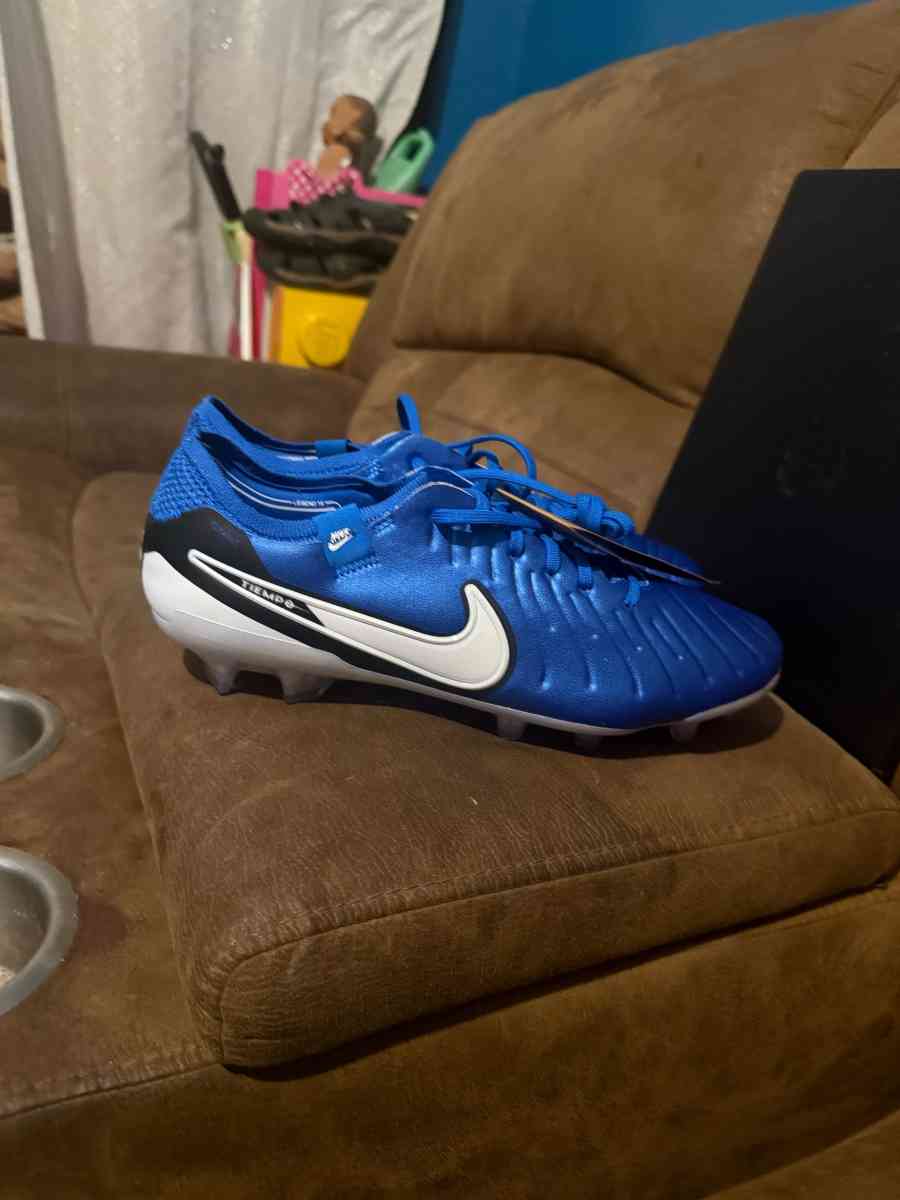 Soccer cleats - Bakersfield, California - FleaMarketBay