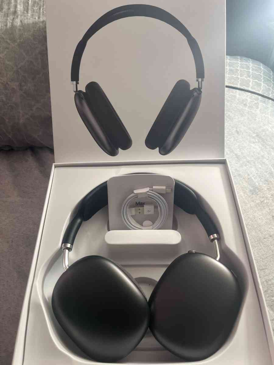 Airpod Max Headphones - Saint Louis, Missouri - FleaMarketBay