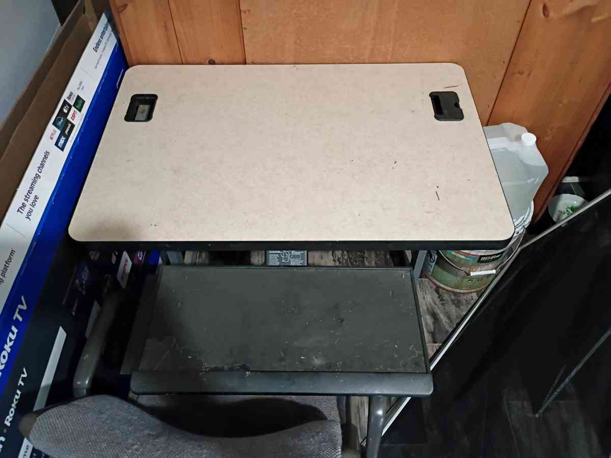 school desk with 2 chairs and office desk - Cordova, Alabama - FleaMarketBay
