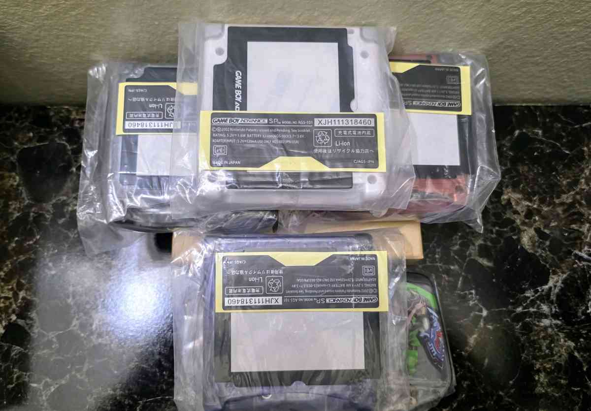 Gameboy advance sp shells - Bronx, New York - FleaMarketBay