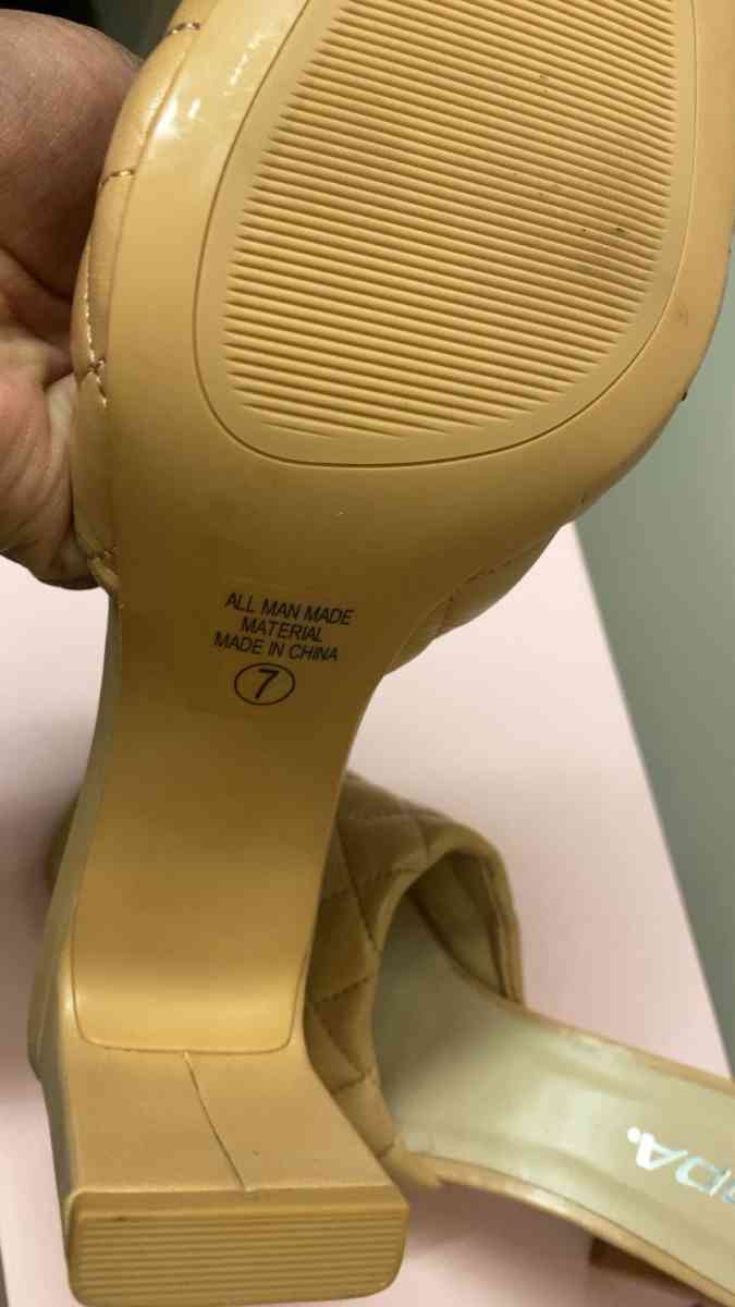 Heels - Lake Mary, Florida - FleaMarketBay
