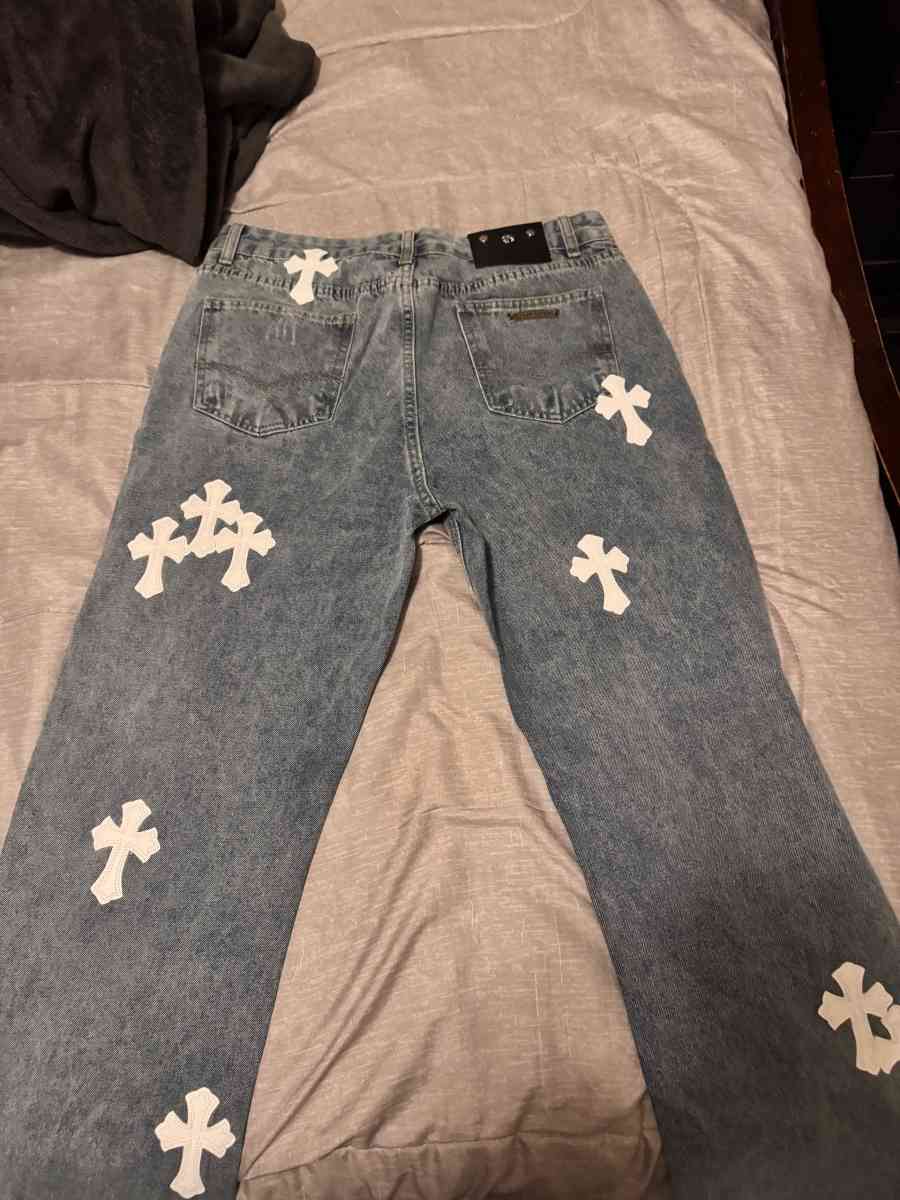 cross Jeans - Bakersfield, California - FleaMarketBay