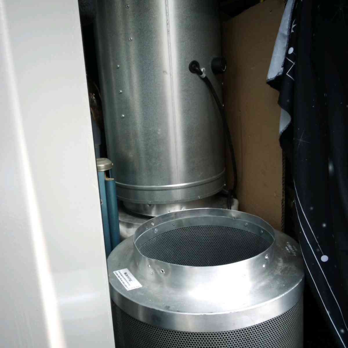 12 inch diameter carbon filter w fan in great condition - East Stroudsburg, Pennsylvania - FleaMarketBay