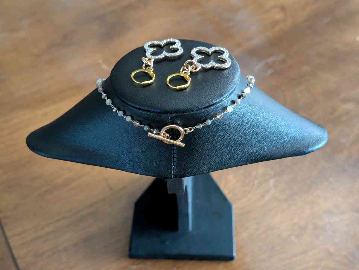 Handcrafted Jewelry Set - Decatur, Illinois - FleaMarketBay