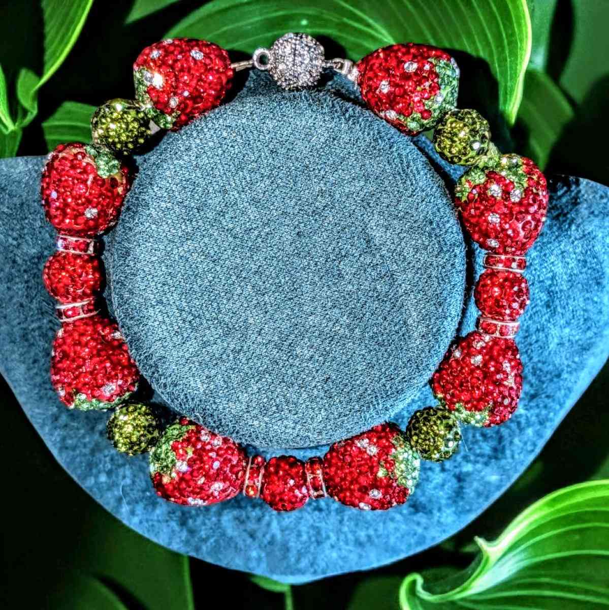 Strawberry beads Bracelet - Decatur, Illinois - FleaMarketBay