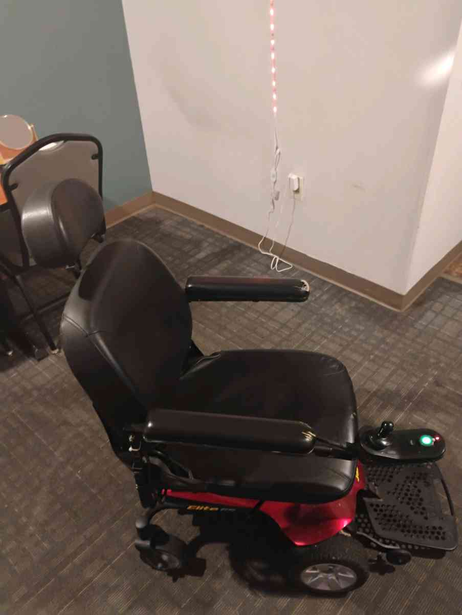 Jazzy Elite es power chair - Baton Rouge, Louisiana - FleaMarketBay