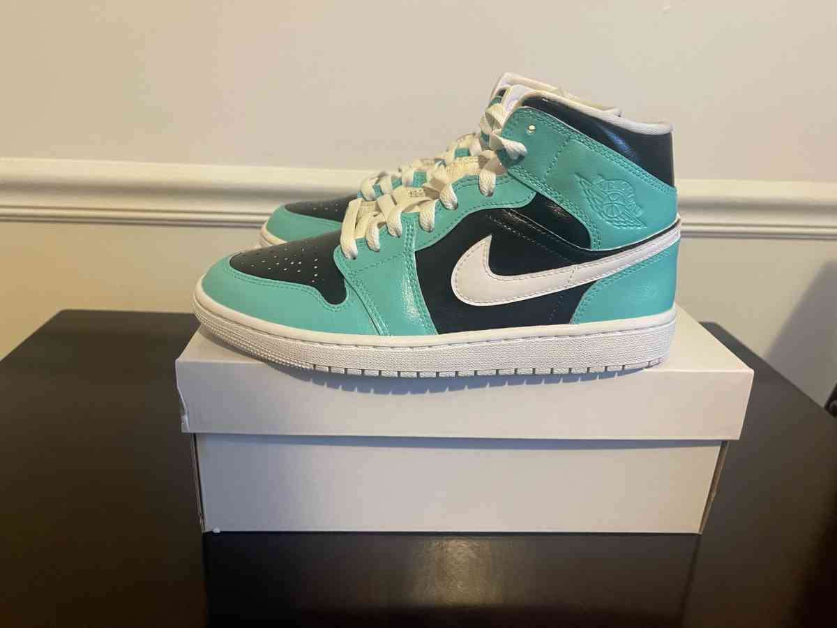 customized Sneakers - Fort Wayne, Indiana - FleaMarketBay