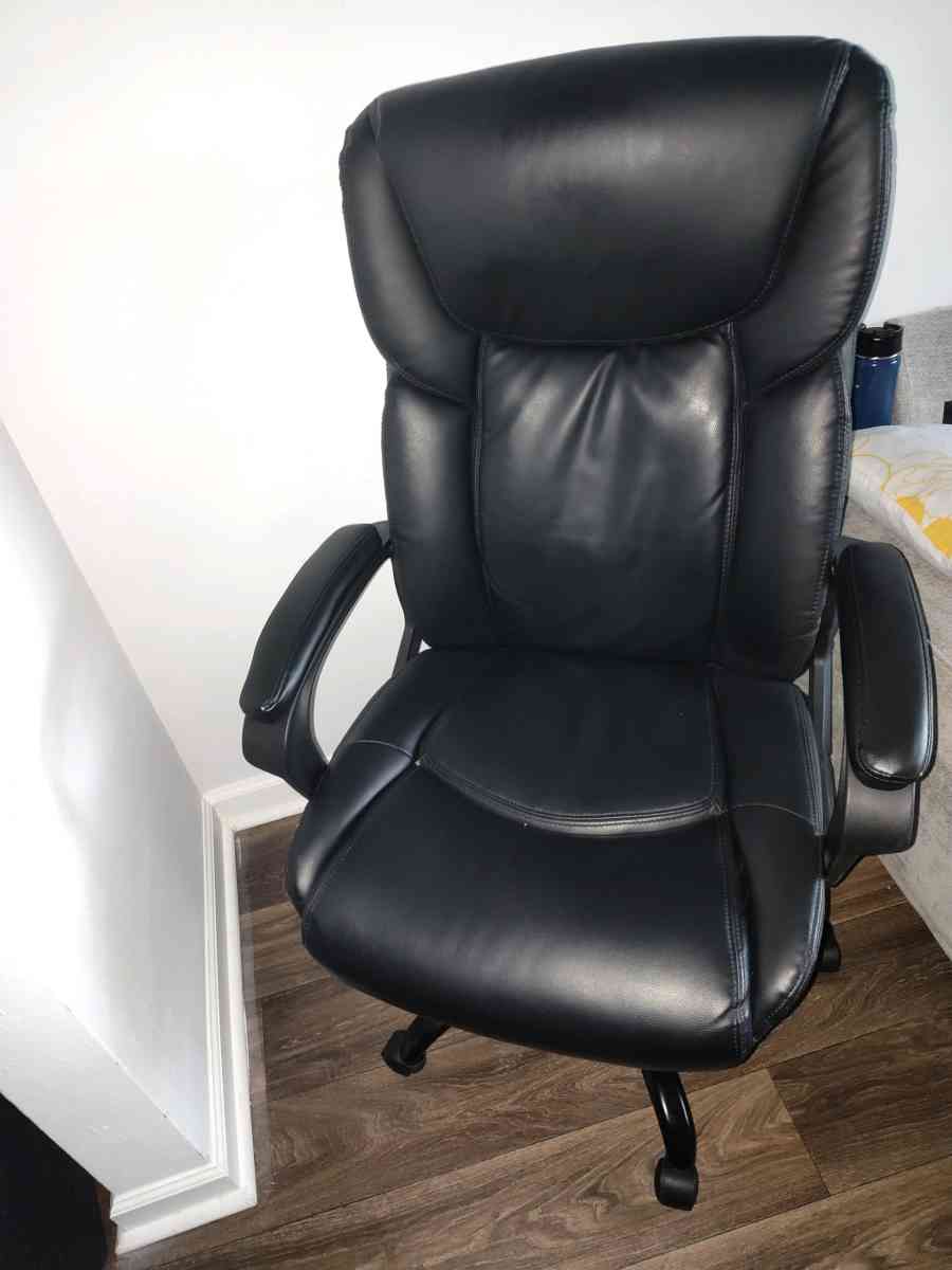 chair - Atlanta, Georgia - FleaMarketBay