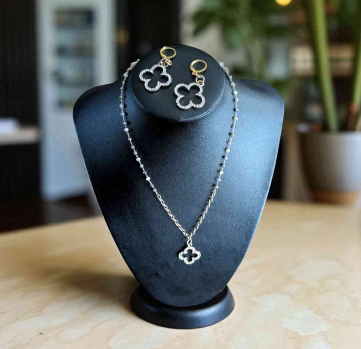 Handcrafted Jewelry Set - Decatur, Illinois - FleaMarketBay