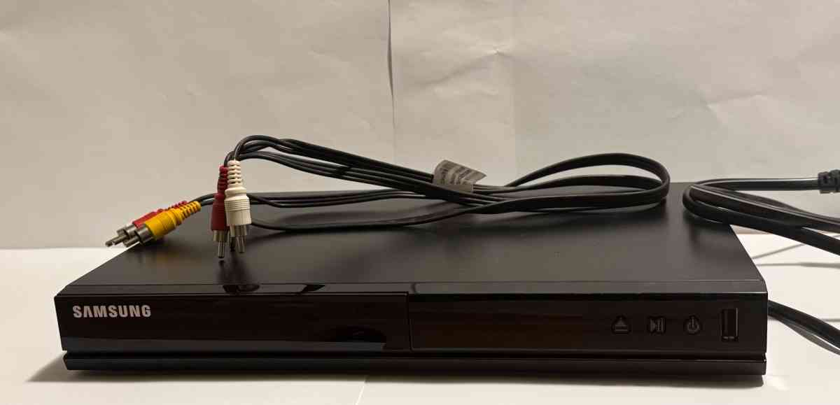 Samsung DVDE360 DVD Player Black with Remote