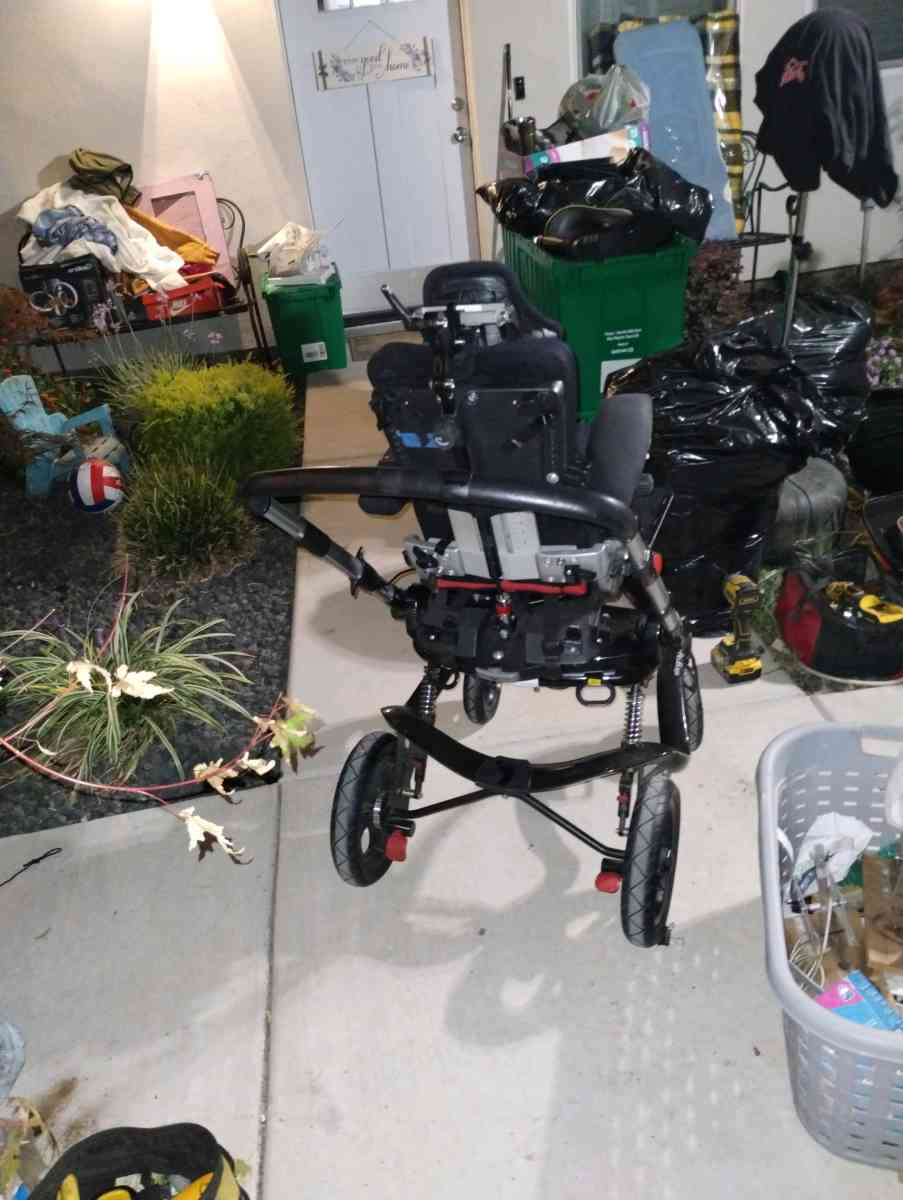 R82 Stingray Pediatric Wheelchair - Sacramento, California - FleaMarketBay