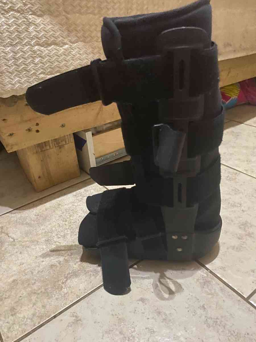walker boot - Houston, Texas - FleaMarketBay