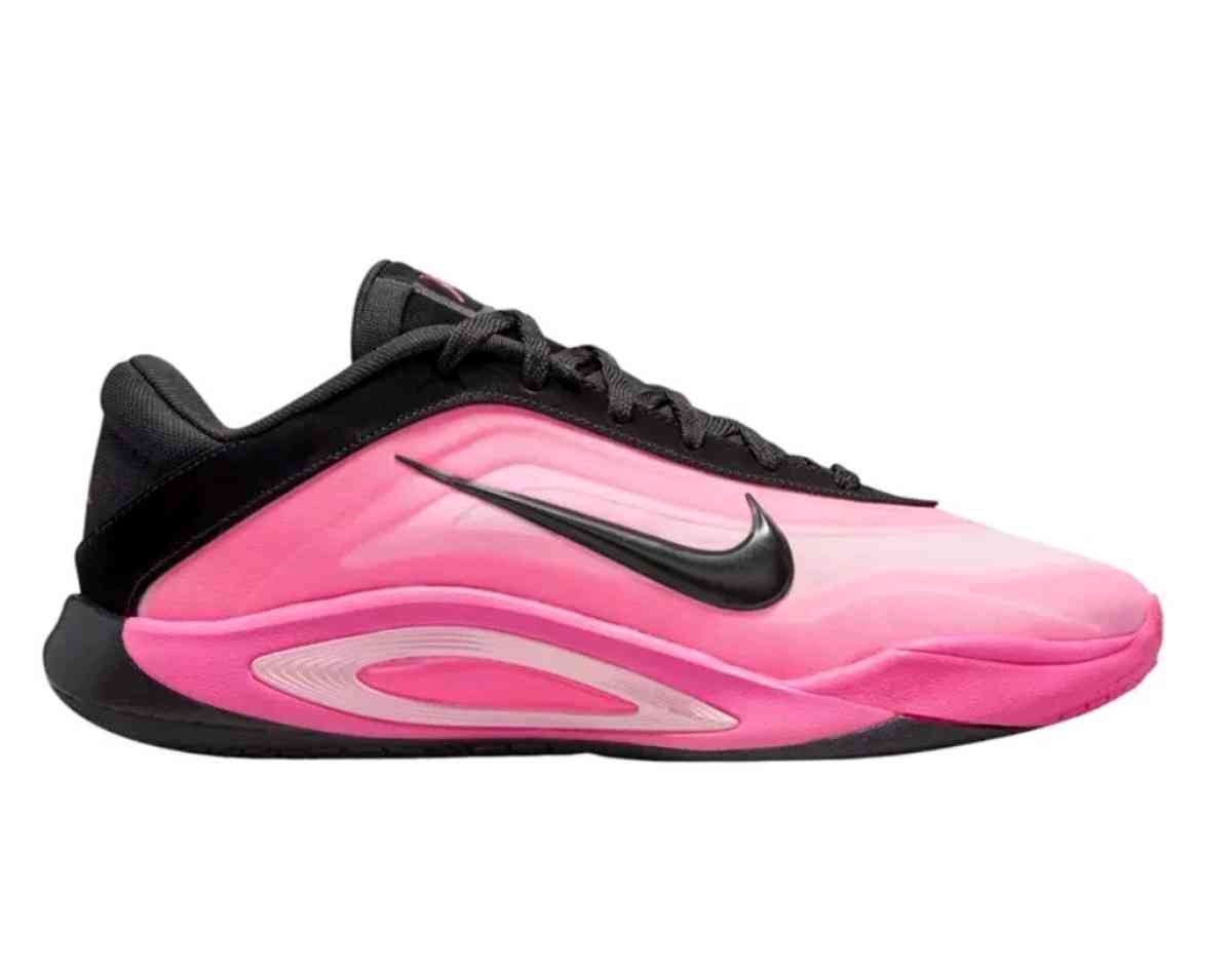 womens Nike shoes - Deshler, Ohio - FleaMarketBay