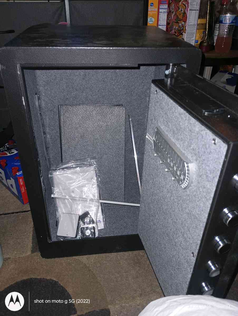3 cubic feet home safe - Henderson, Nevada - FleaMarketBay