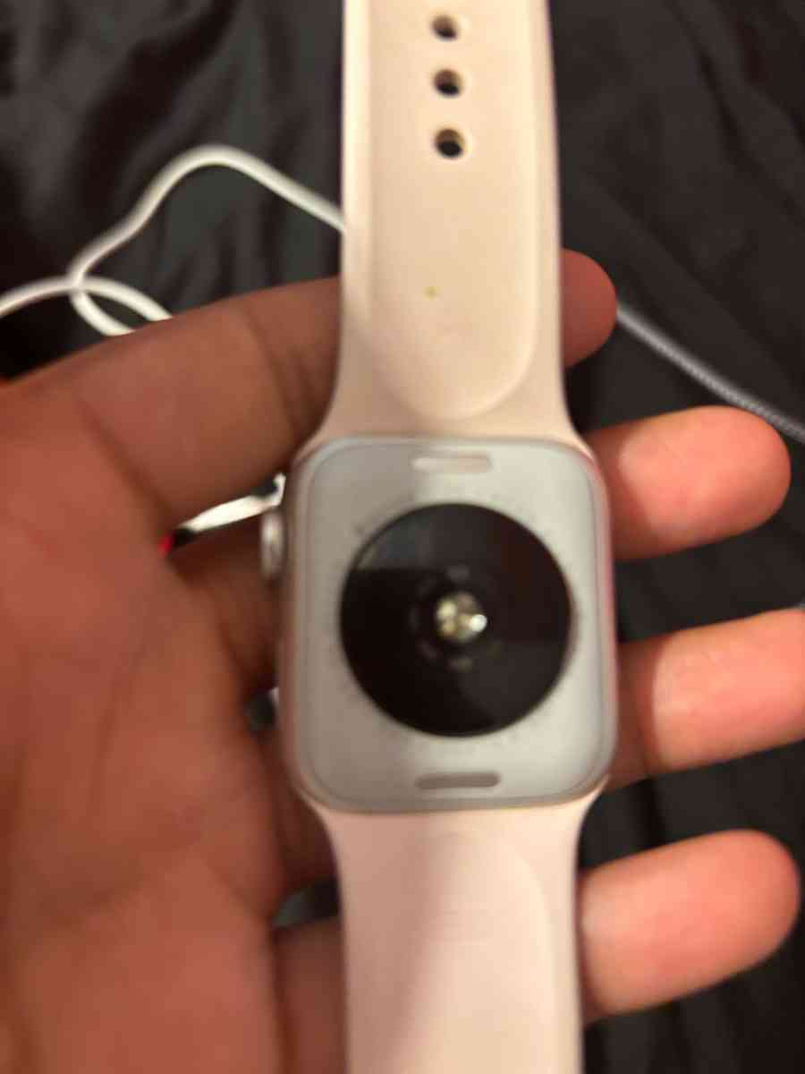 Apple Watch SE - Capitol Heights, Maryland - FleaMarketBay