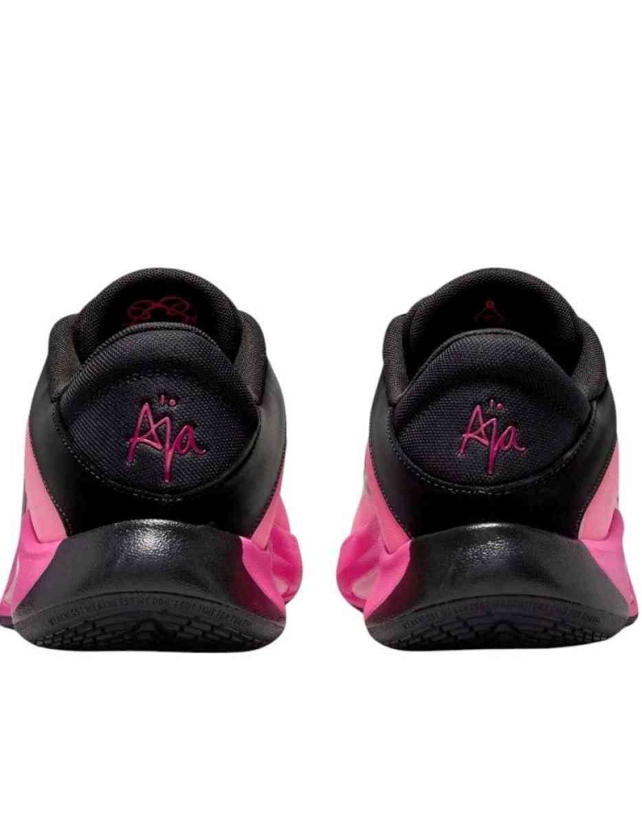 womens Nike shoes - Deshler, Ohio - FleaMarketBay