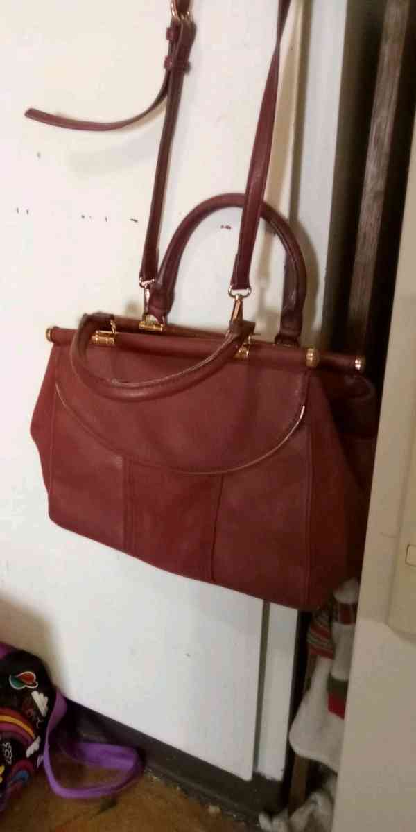 purses 10 each OBO  mixed - Adams, Kentucky - FleaMarketBay