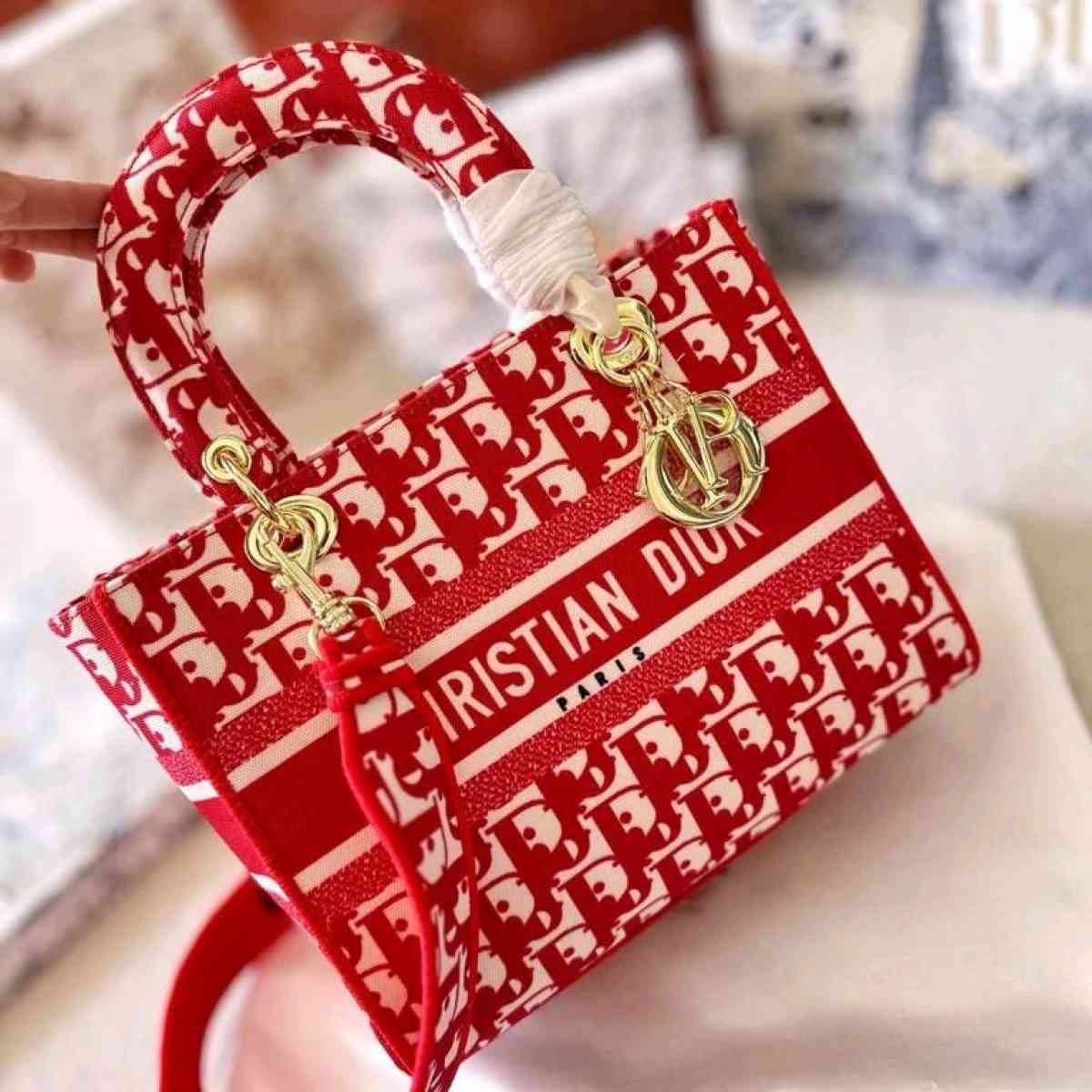 Fashion Shoulder and Handle Bag - Las Vegas, Nevada - FleaMarketBay