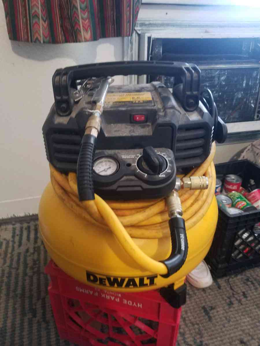 Dewalt 6 Gal 165 PSI Air Compressor