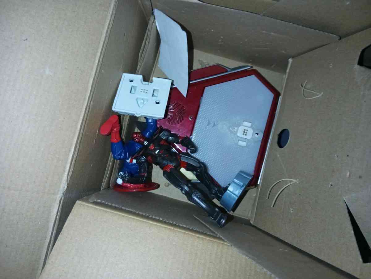 playmation powered by Disney starter pack avengers - Akron, Ohio - FleaMarketBay