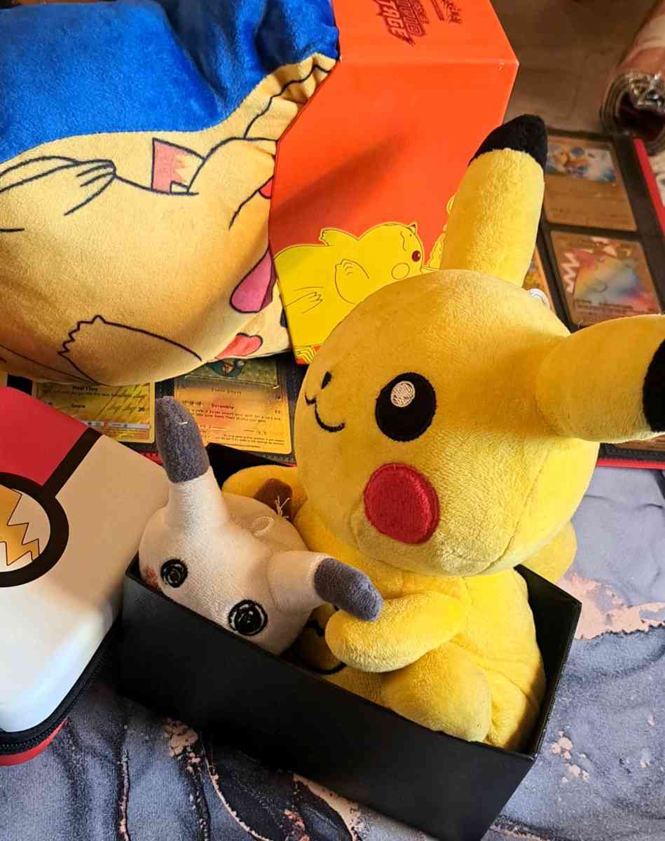 pokemon bundle pikachu - Chula Vista, California - FleaMarketBay