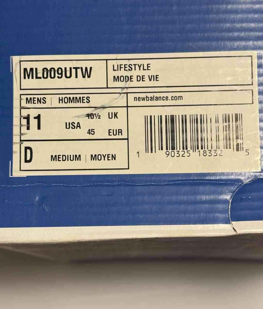 New Balance 009 shoes sneakersMLOO9UTW black white Size 11 - Naples, Florida - FleaMarketBay