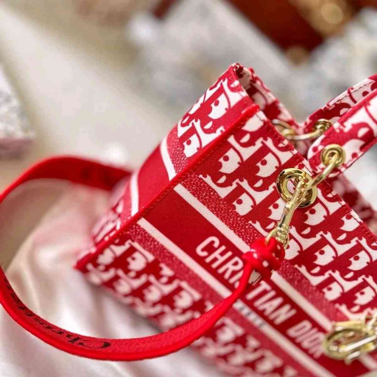 Fashion Shoulder and Handle Bag - Las Vegas, Nevada - FleaMarketBay