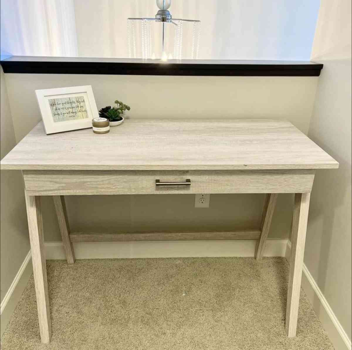 Desk  Chair For Sale  Perfect For An Office or Dorm - Altamonte Springs, Florida