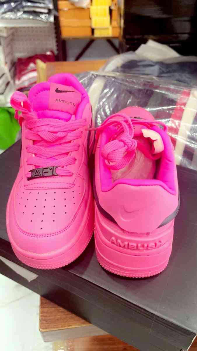 Brand new Nike sneakers pink color - Elmont, New York - FleaMarketBay