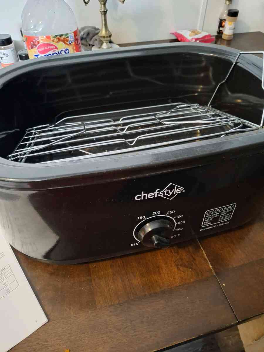 kitchen appliances the roaster oven is brandnew - Houston, Texas - FleaMarketBay
