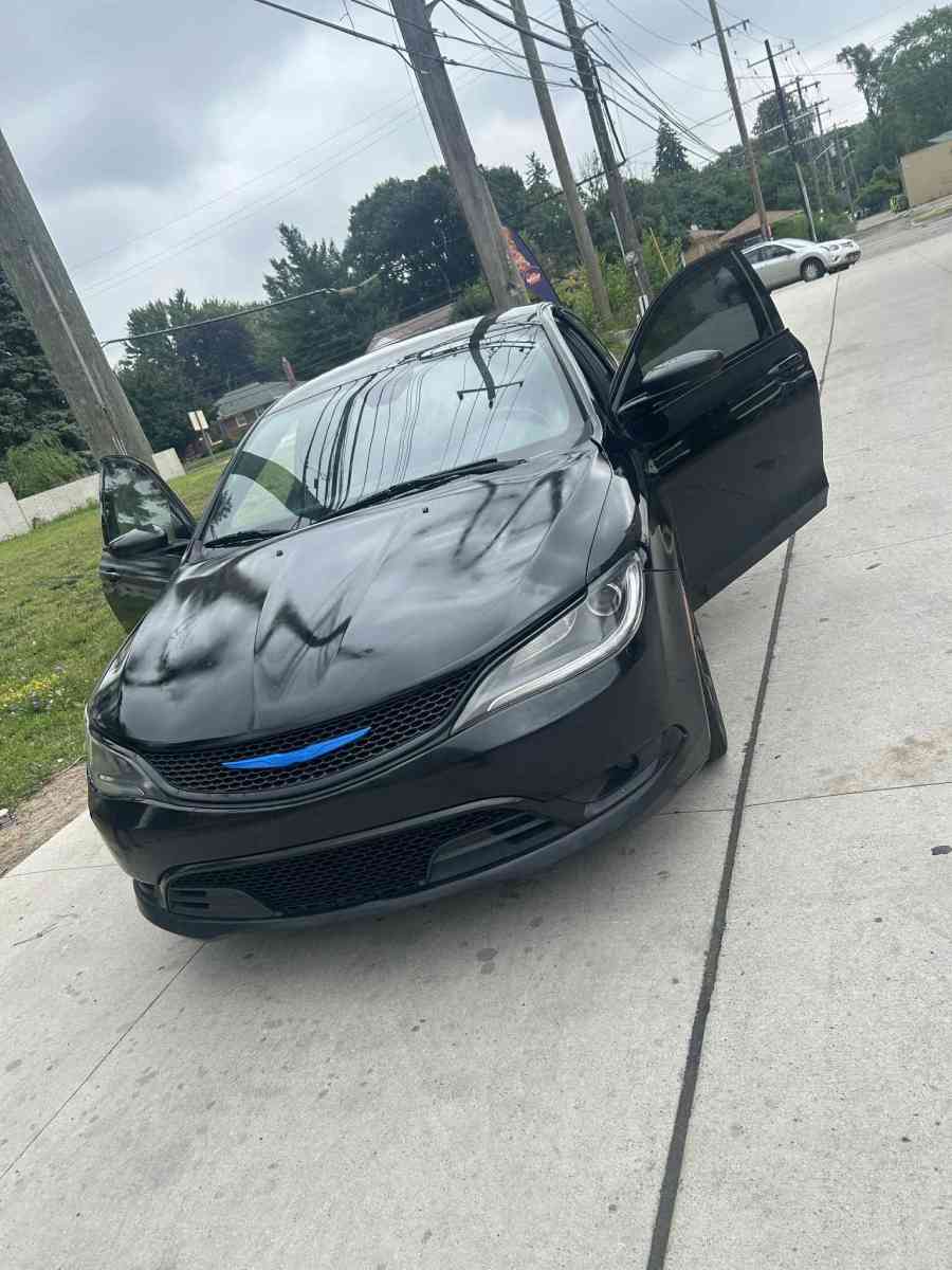 Chrysler 200 - Dearborn, Michigan - FleaMarketBay