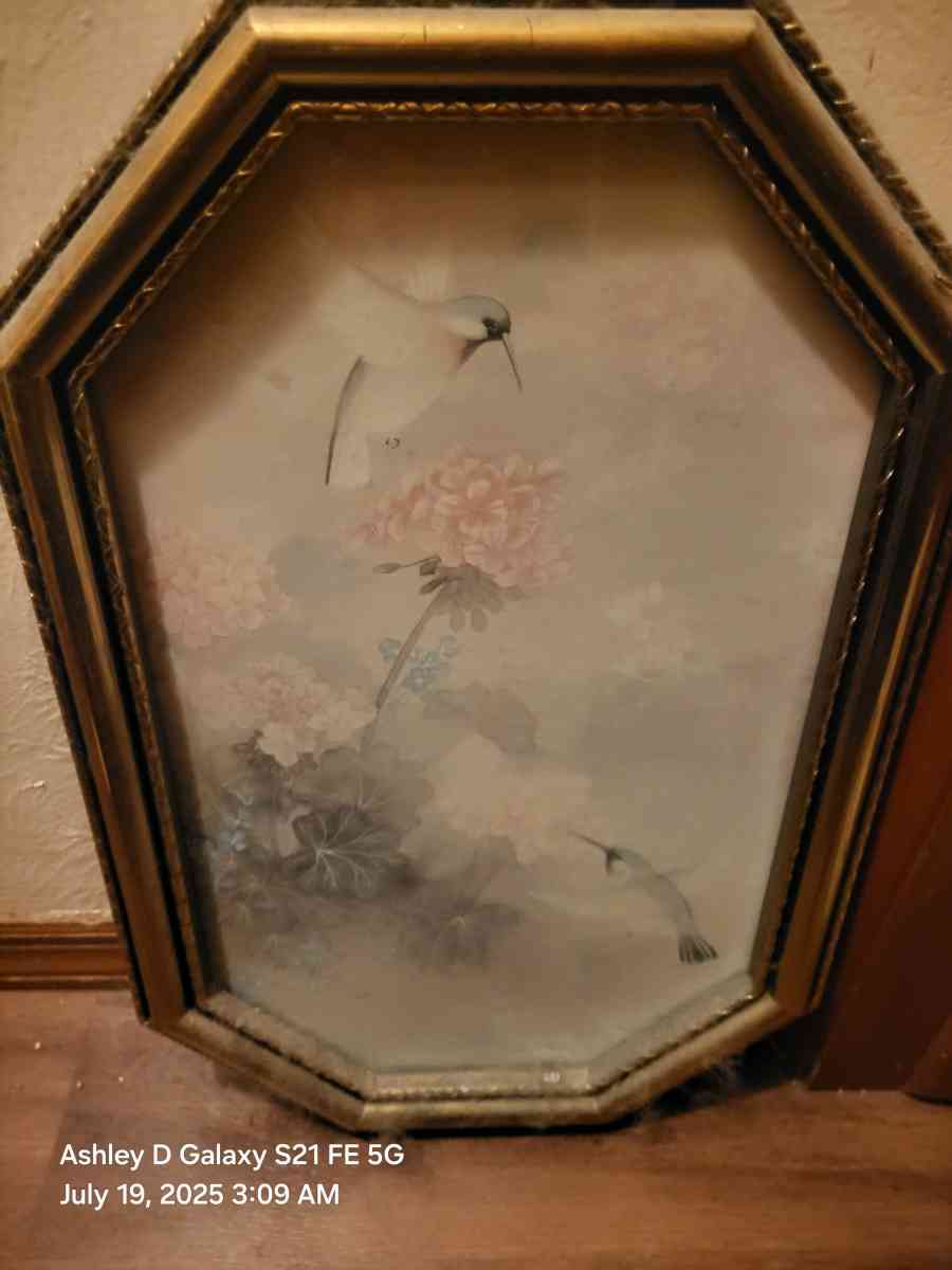 Beautiful vintage hummingbird and flower painting home - Green Bay, Wisconsin