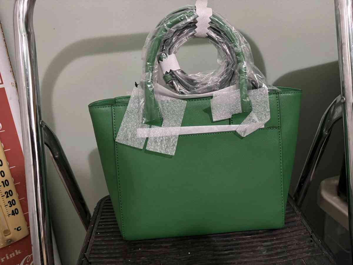 New Nine West green purse