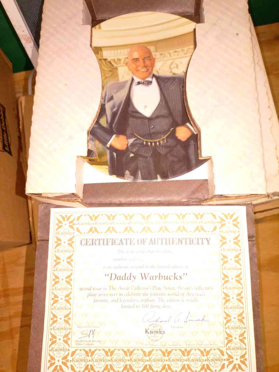 Little Orphan Annie collector plates - Maple Heights, Ohio