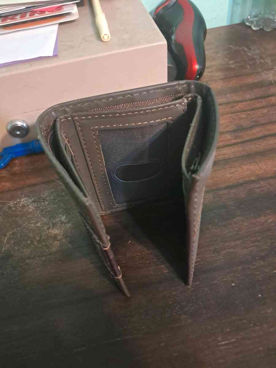 wallet - Bridgewater, New Jersey - FleaMarketBay