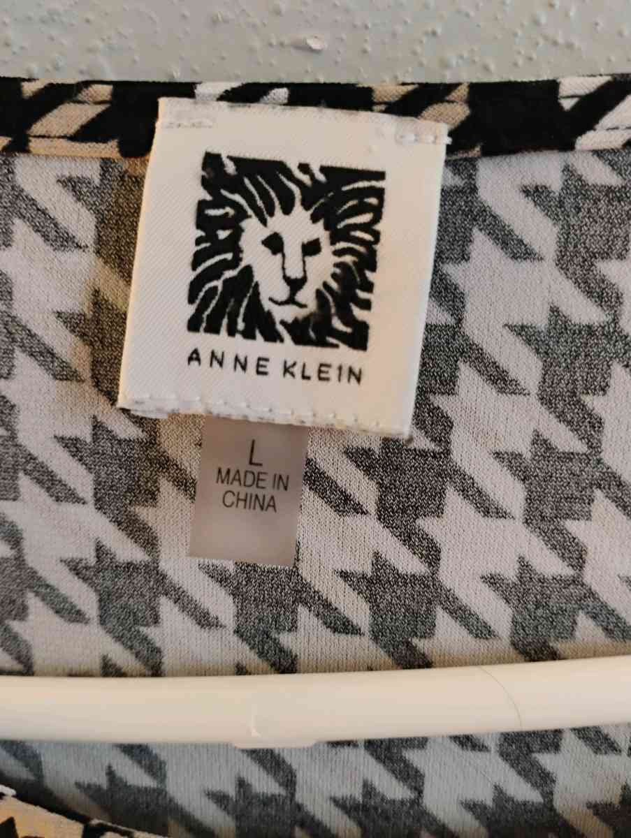 Anne Klein Womens Top - Menasha, Wisconsin - FleaMarketBay