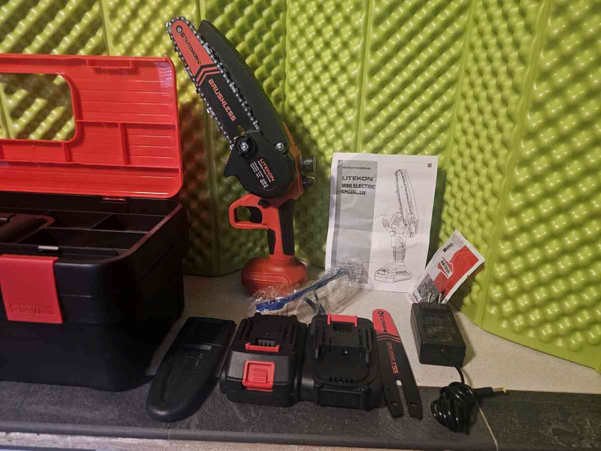 Mini Electric Chainsaw Litekon - Phoenix, Arizona - FleaMarketBay