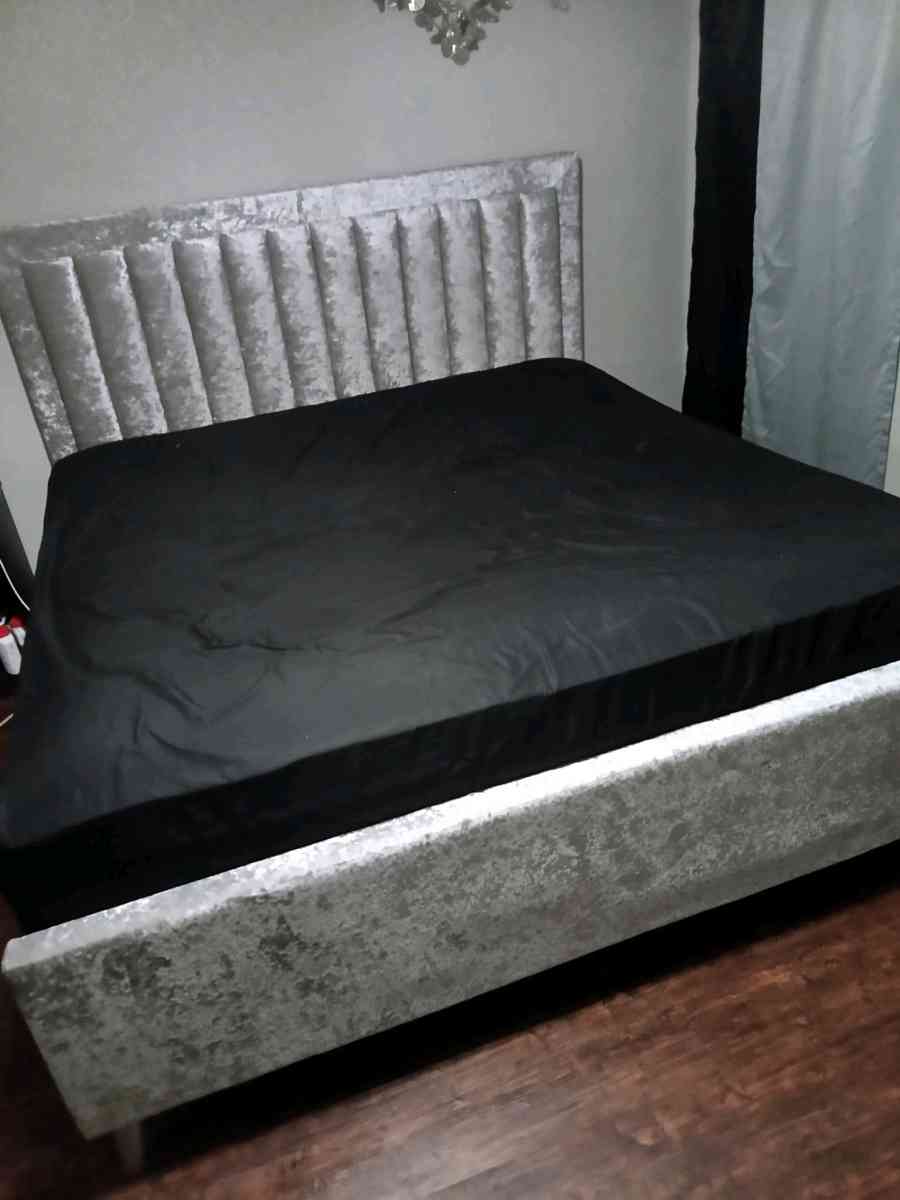 SILVER LED LIGHT BED WITH 3 SETTINGS - Fort Worth, Texas