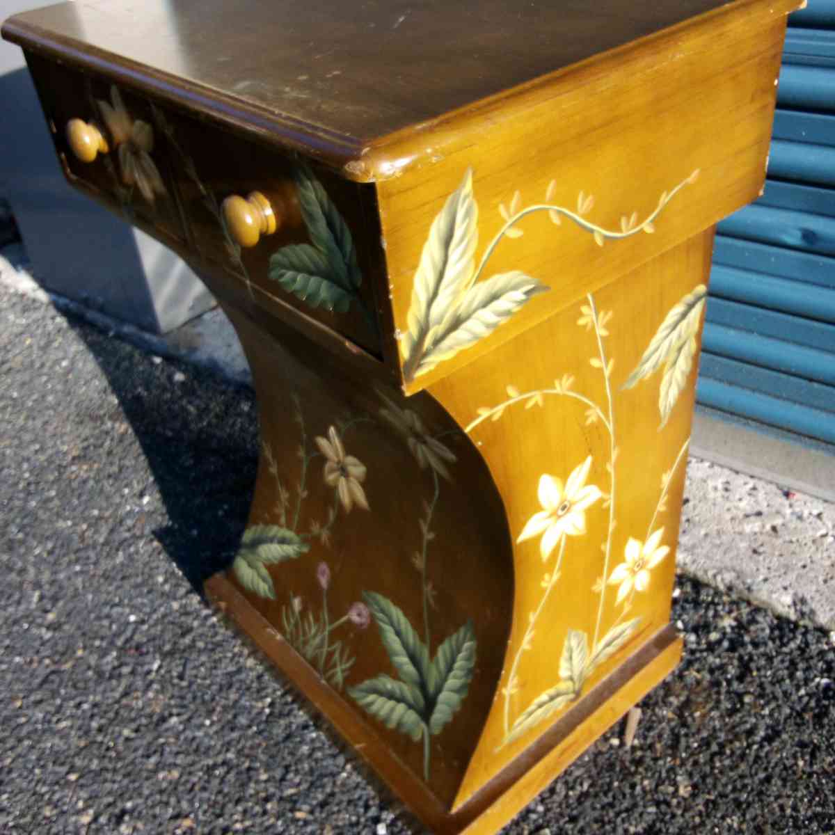 end table or night stand - East Stroudsburg, Pennsylvania - FleaMarketBay