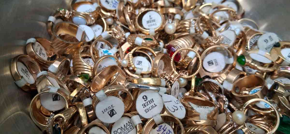 Lots of rings - Alicia, Arkansas - FleaMarketBay