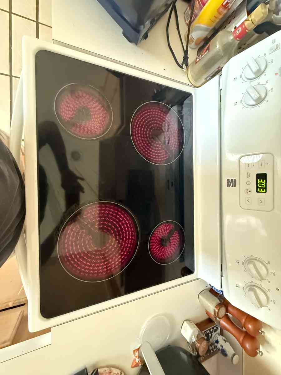 Kenmore Electric Range  2 Years Old  Excellent Condition - Orlando, Florida - FleaMarketBay