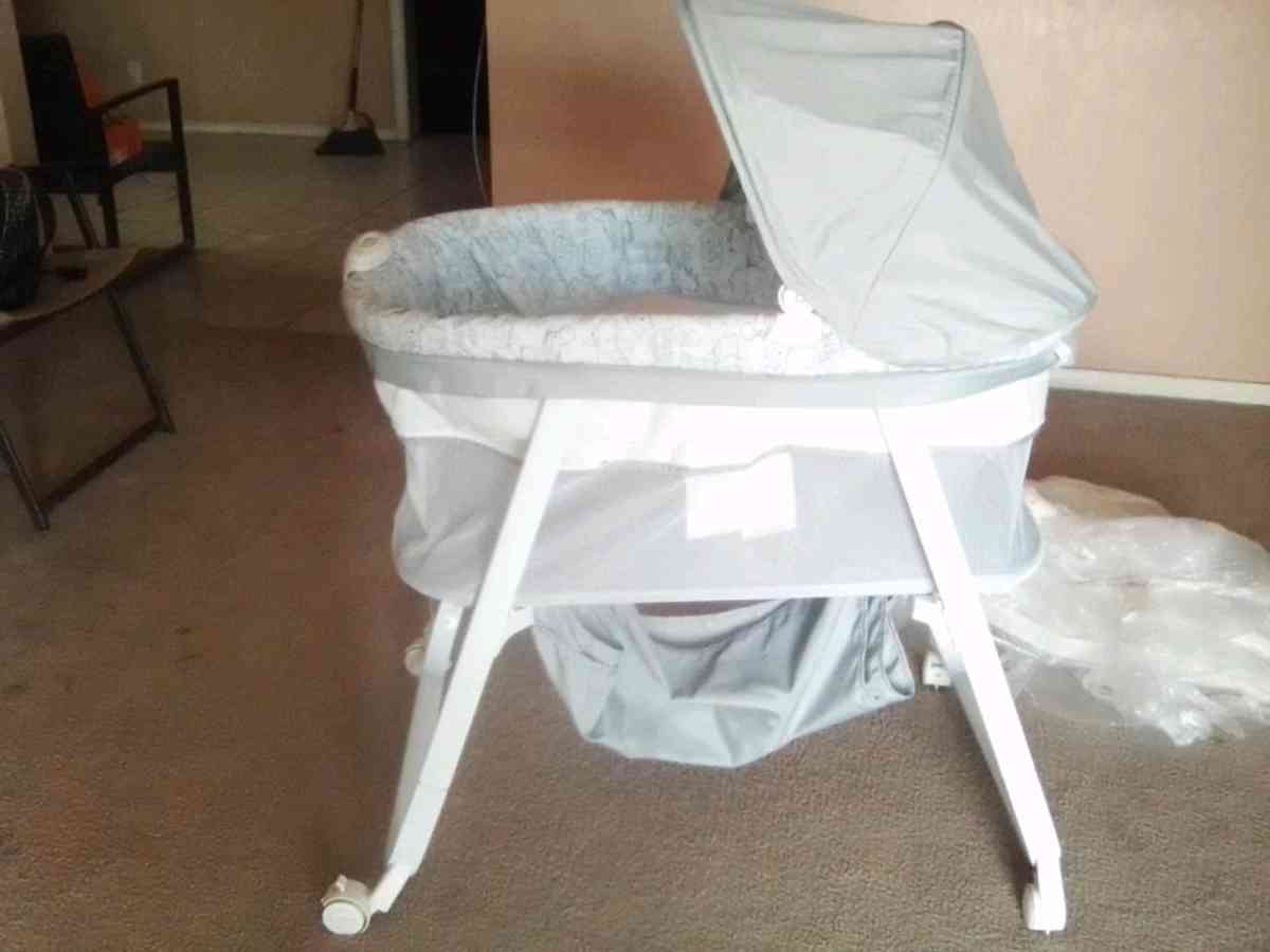 NEW BASSINET AND NEW INFANT CAR SEAT - El Paso, Texas - FleaMarketBay