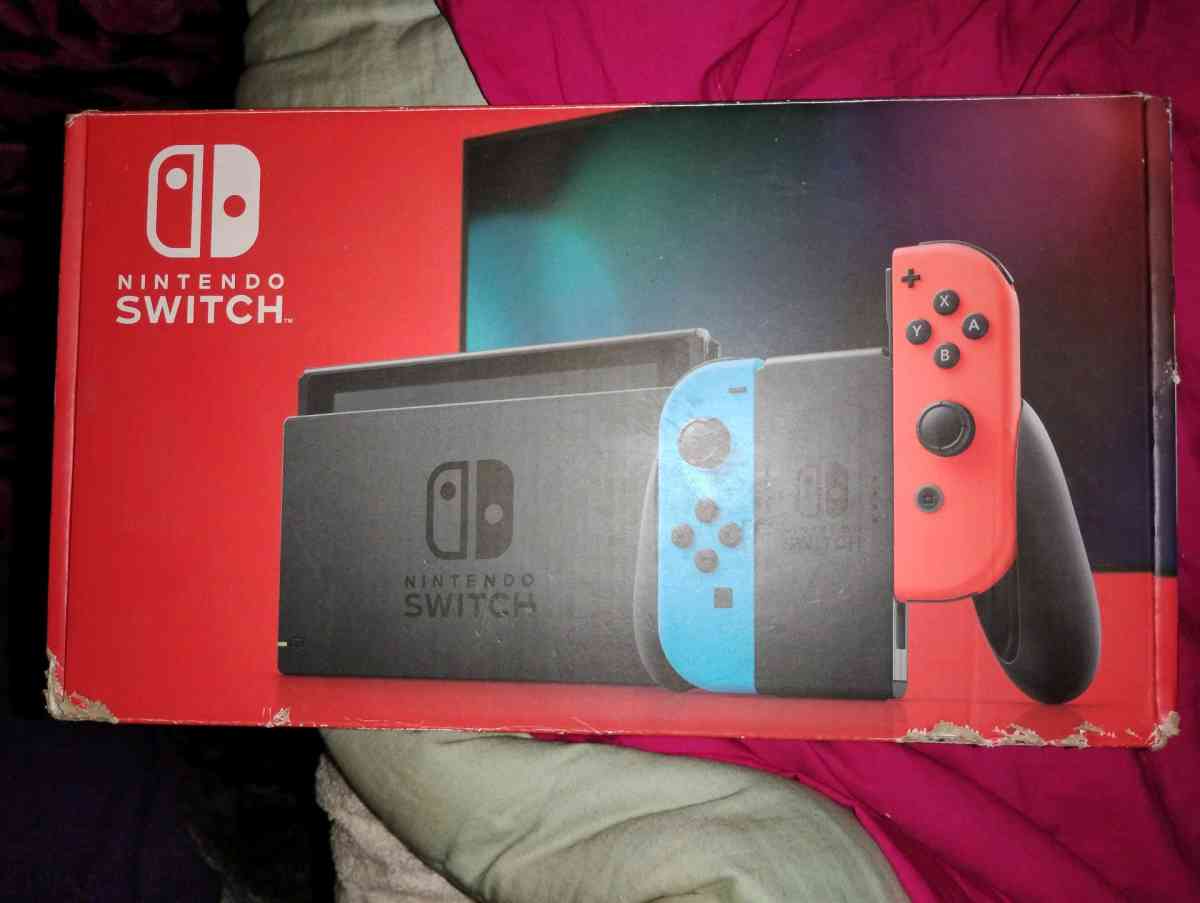 NINTENDO SWITCH IN THE BOX GREAT CONDITION - San Diego, California