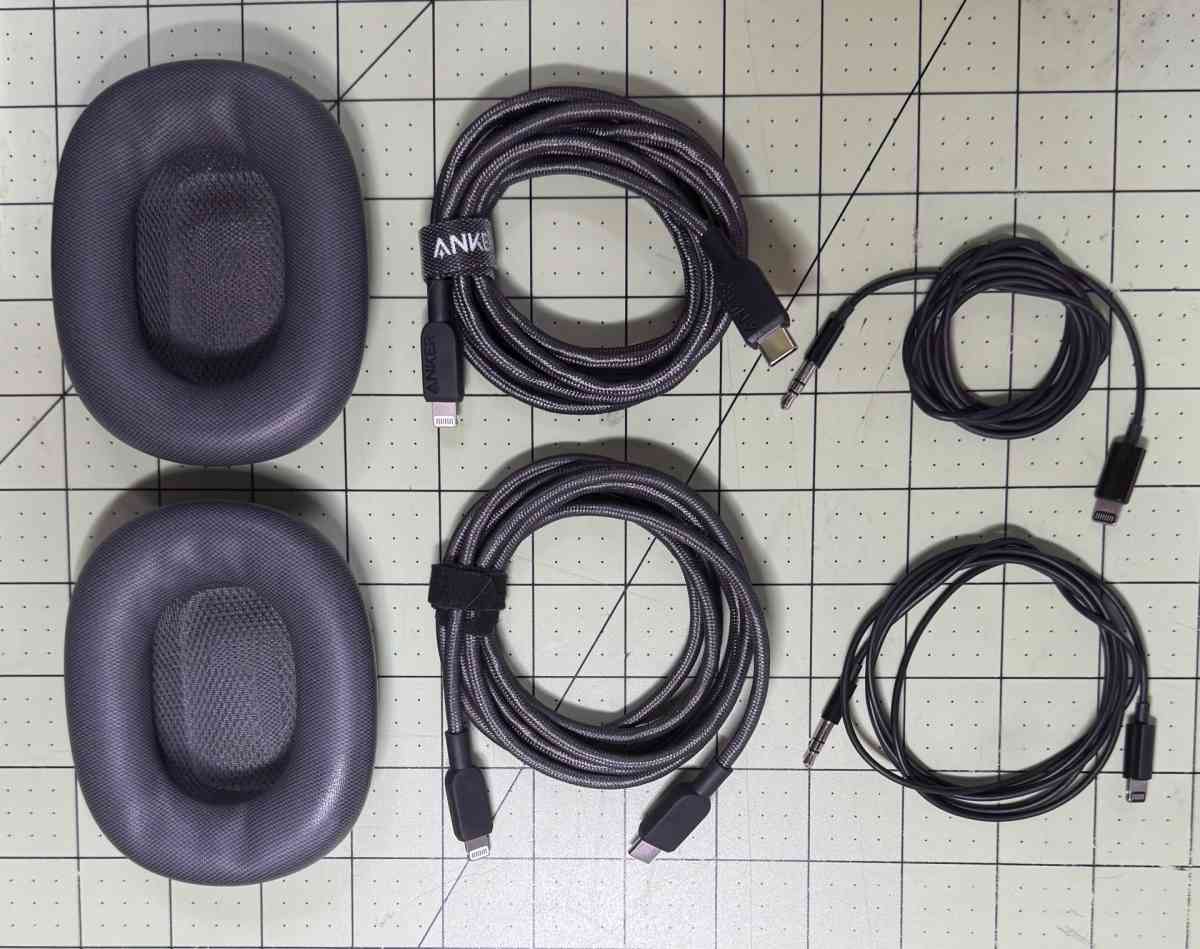 Apple AirPods Max Space Gray Used Fully Working With Case - Brooklyn, New York - FleaMarketBay