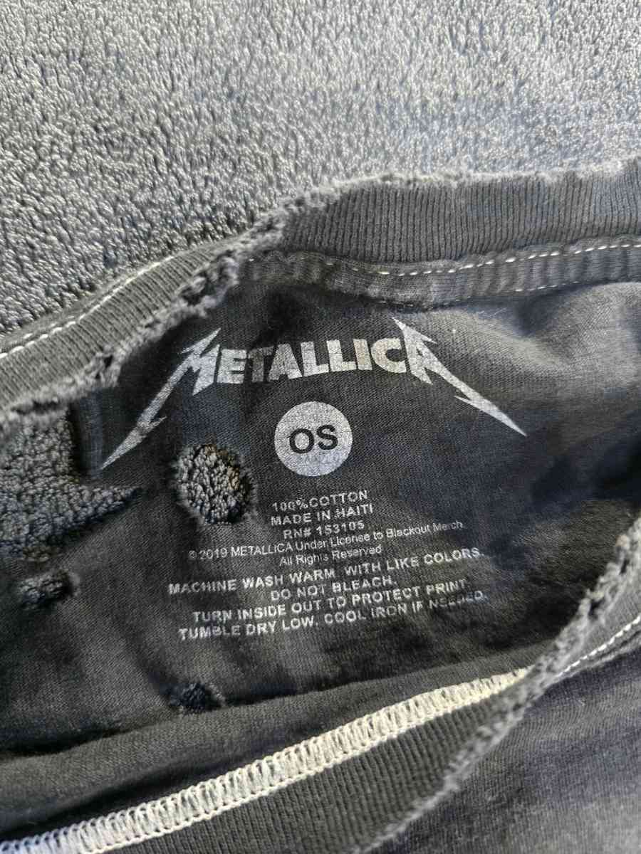Metallica shirt size os - Aurora, Colorado - FleaMarketBay