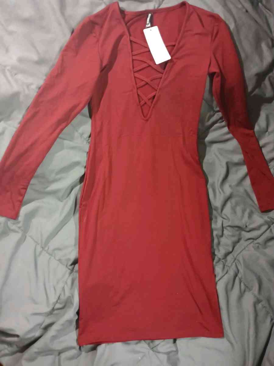 Ladies NWT size small burgany dress - Ahoskie, North Carolina - FleaMarketBay