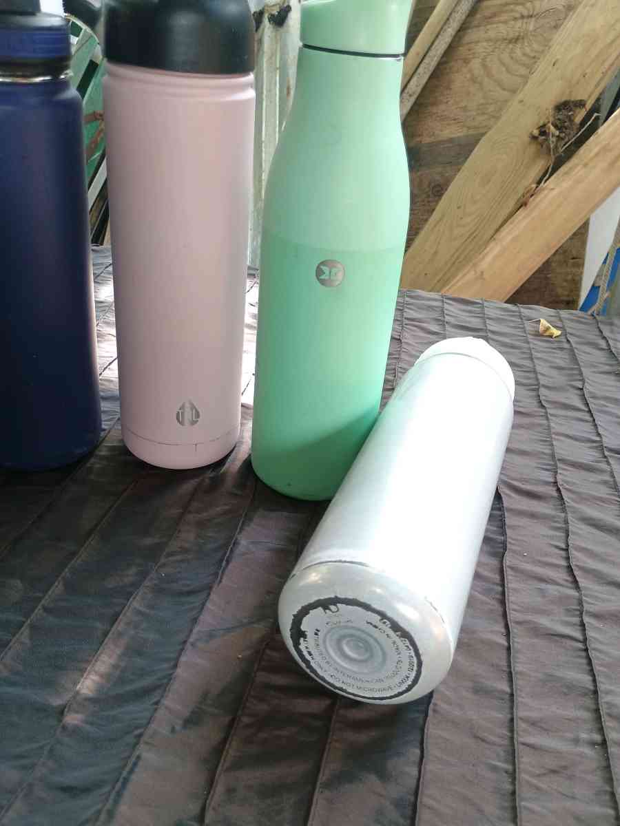 Stainless steel water bottles 16 pieces for 6000 or 500 each - Galveston, Texas - FleaMarketBay