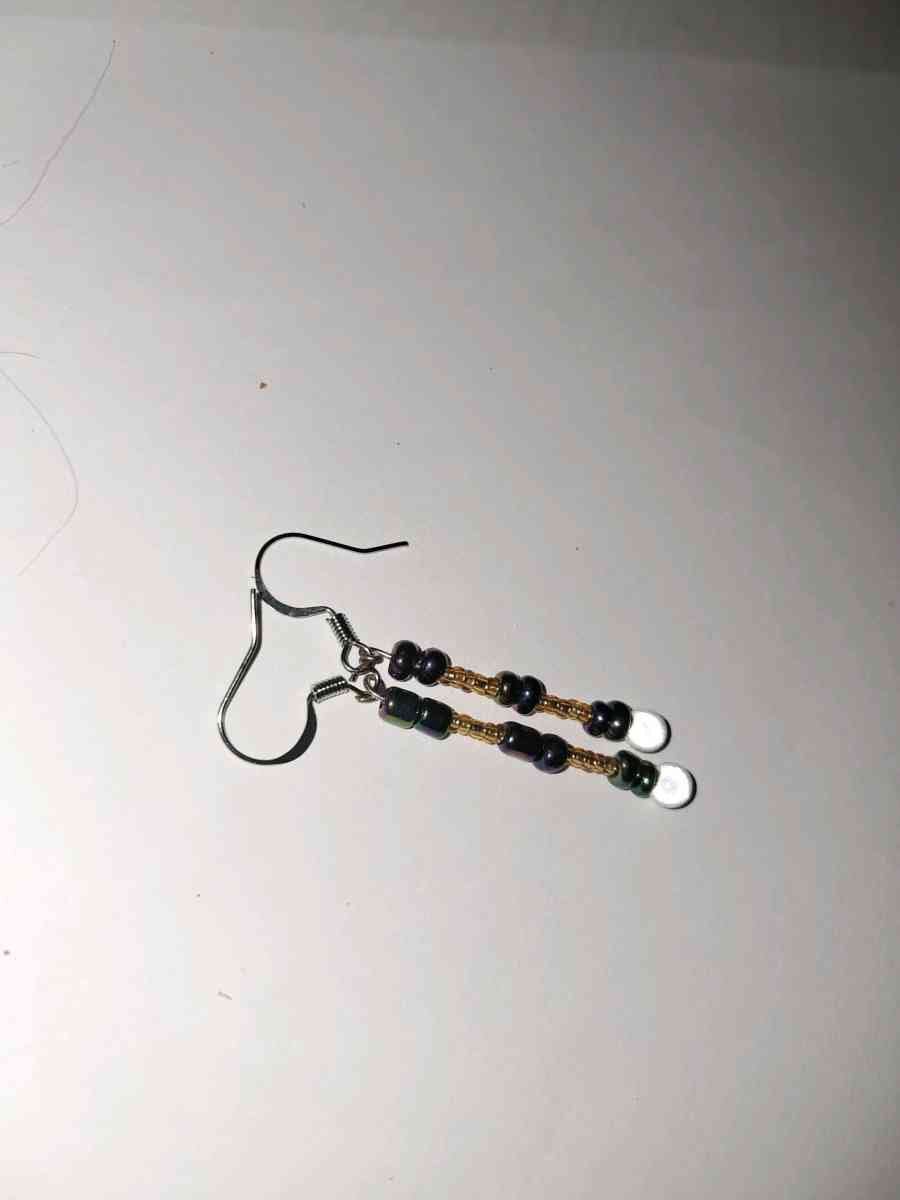 gold and purple earrings - Phenix City, Alabama - FleaMarketBay