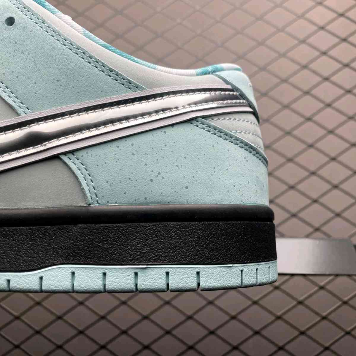Nike SB Dunk X Tiffany Lobster Concepts - Kissimmee, Florida - FleaMarketBay
