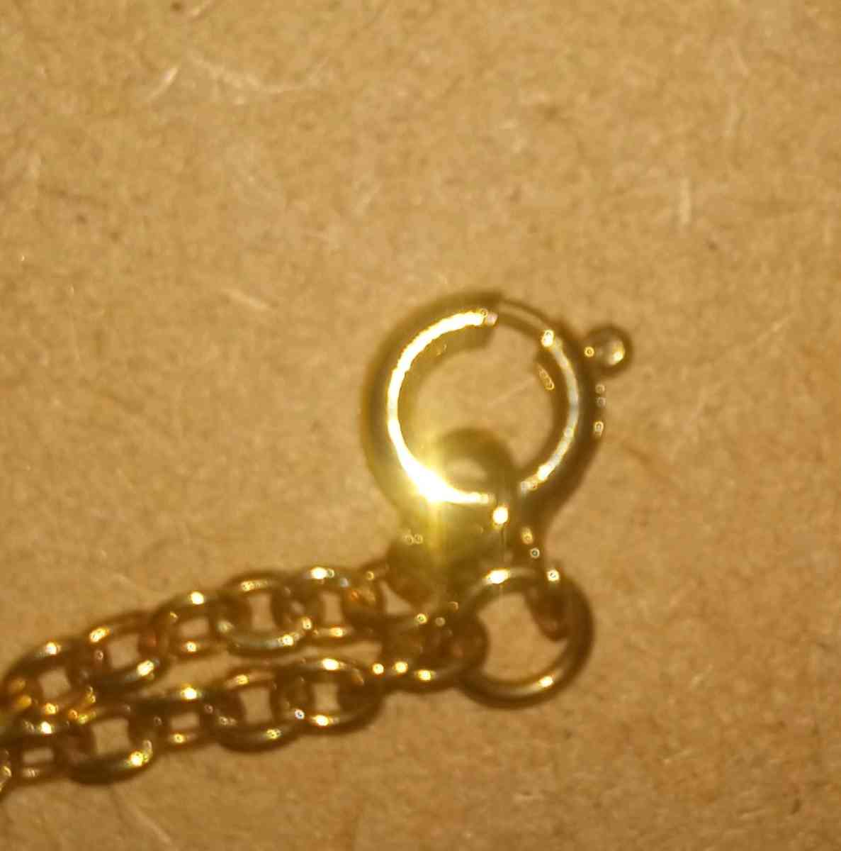 Beautiful vintage gold tone rose necklace - Merry Hill, North Carolina - FleaMarketBay